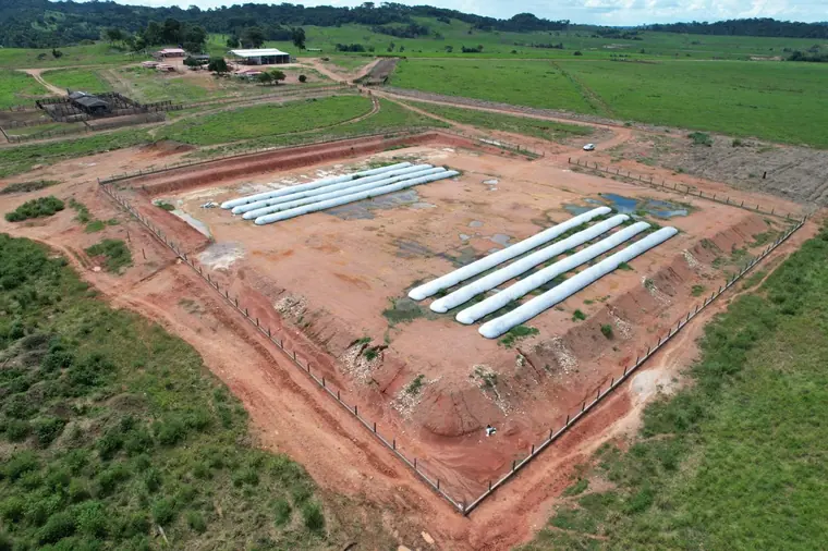 Vista aérea da fábrica de ração da fazenda